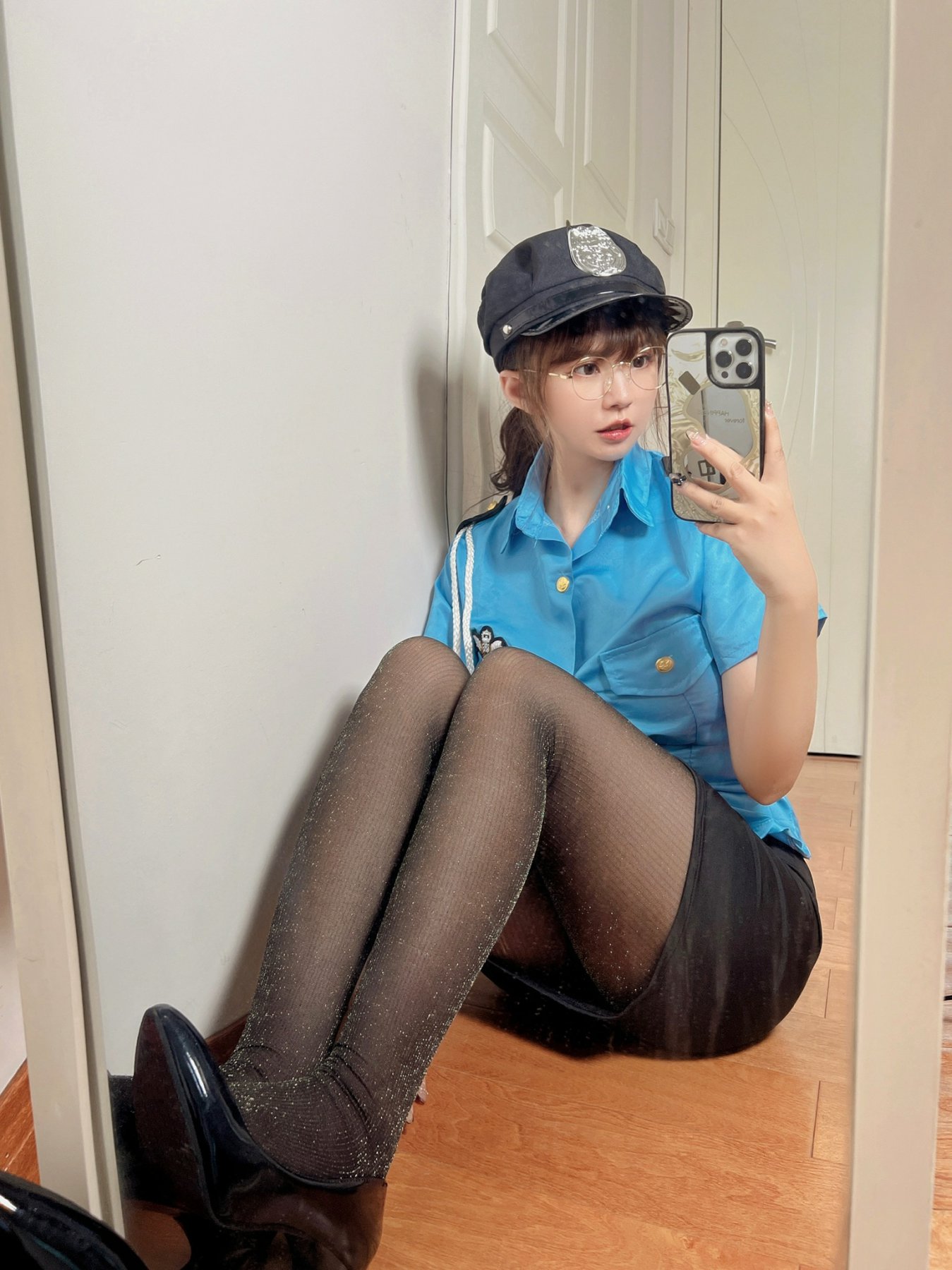 张思允 - 女警制服